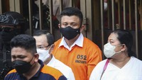 Lalu, di rumah pribadi Sambo di Jalan Saguling III, Jaksel, dengan 35 adegan, serta di rumdin Sambo di Duren Tiga dengan 27 adegan.