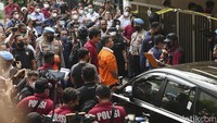 Reka ulang pembunuhan Yosua dimulai pukul 10.00 WIB, Selasa (30/8/2022). Lima tersangka hadir langsung dalam rekonstruksi ini, yakni Ferdy Sambo, Putri Candrawathi, Bharada Richard Eliezer, Bripka Ricky Rizal, dan Kuat Maruf.