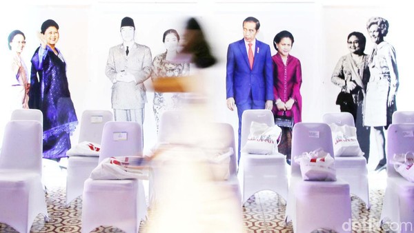 Dari kebaya tradisional dengan pakem tertentu hingga kebaya dengan sentuhan modern, busana ini tetap jadi pilihan. Dari kebaya tradisional dengan pakem tertentu hingga kebaya dengan sentuhan modern, busana ini tetap jadi pilihan.