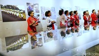 Gelaran ini pun menampilkan 17 perempuan lintas profesi sebagai model.
