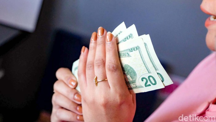 Menengok Aktivitas Money Changer di PLBN Wini NTT PT Bank Rakyat Indonesia (BRI) Tbk, memberikan fasilitas money changer dan juga ATM di perbatasan RI-Timor Leste. Penasaran?
