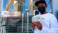 Berada di wilayah tapal batas Indonesia, tak membuat aktivitas ekonomi menjadi surut, seperti di wilayah perbatasan antara Indonesia dengan Timor Leste. Kegiatan ekonomi berjalan cukup pesat di kawasan Wini.