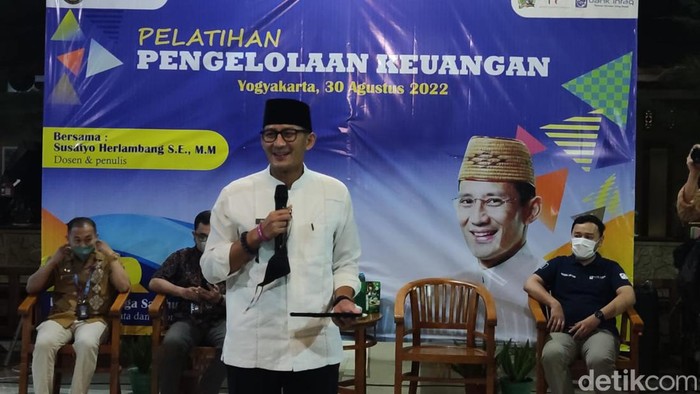 Menparekraf Sandiaga Uno saat memberikan pelatihan pengelolaan keuangan di Prambanan, Sleman, Selasa (30/8/2022).
