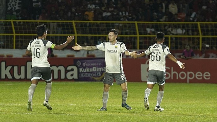 Para pemain Persib di laga PSM Makassar vs Persib Bandung.
