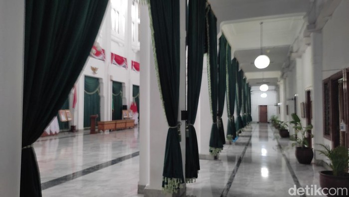 Penampakan gorden di Gedung Sate, Kota Bandung