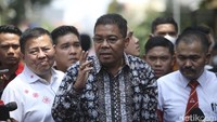 Pengacara Brigadir J, Johnson Panjaitan, ikut memberikan statemen. 