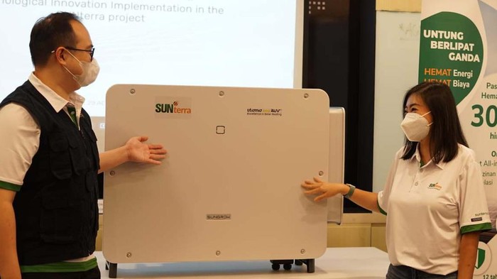 Perusahaan Ini Kembangkan Teknologi untuk PLTS Penggunaan PLTS di Indonesia terus meningkat. SUNterra, Sungrow dan Utomo SolaRUV bersinergi dalam menghasilkan teknologi Inverter untuk PLTS Atap.