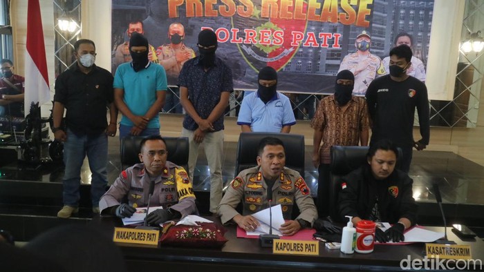 Polres Pati jumpa pers penangkapan tersangka pencurian dokumen di kantor DPRD dan dinas di Kabupaten Pati, Selasa (30/8/2022).