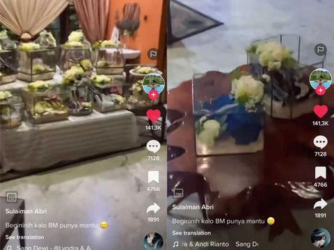 Pria itu meletakkan penawaran lengkap dengan isinya di atas meja makan di rumahnya.