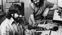 Ini adalah produk pertama yang dibuat Steve Wozniak saat awal merakit komputer mikro Apple I pada tahun 1975. Produk mirip mesintik ini dibuat untuk membantu mengetik karakter pada keyboard dan melihatnya di layar komputer. Foto: Boredpanda/Mental Floss
