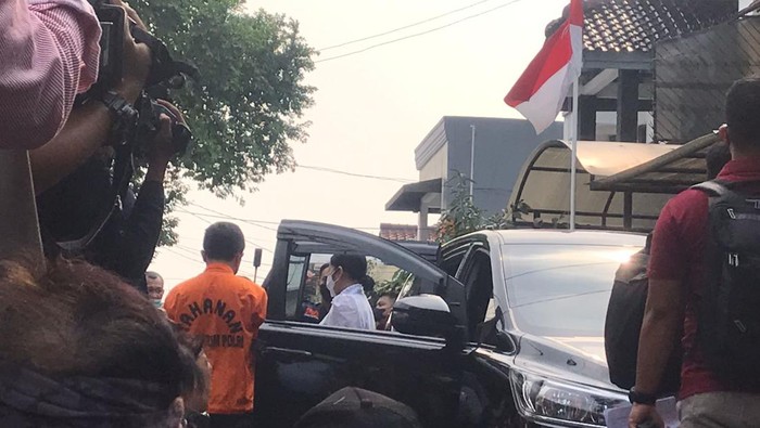Putri Candrawathi dan tersangka lain di kasus pembunuhan Yosua tiba di rumah dinas Ferdy Sambo, Duren Tiga (Dwi-detikcom)