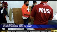 Sopir istri Ferdy Sambo, Kuat Maruf saat memakai baju tahanan dalam rekonstruksi kasus pembunuhan berencana terhadap Brigadir Yosua. Foto: Polri TV Radio