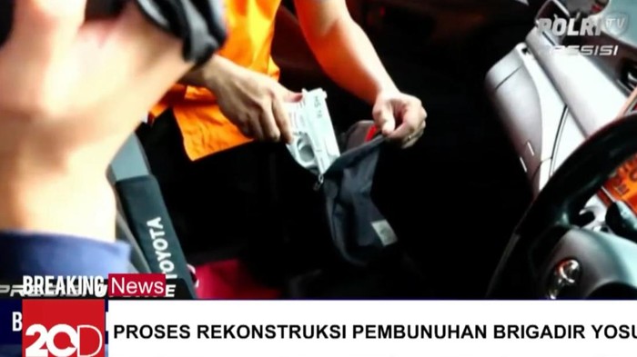 Rekonstruksi kasus pembunuhan Brigadir Nopriansyah Yosua Hutabarat atau Brigadir J digelar di Saguling, Duren Tiga Jakarta, Selasa (30/8/2022). Lima tersangka dihadirkan.