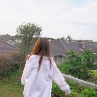 Lantai tiga dibuat berkonsep rooftop dan menjadi tempat favorit menikmati pemandangan sekitar dari atas. (Foto: YouTube/Jessica Jane)