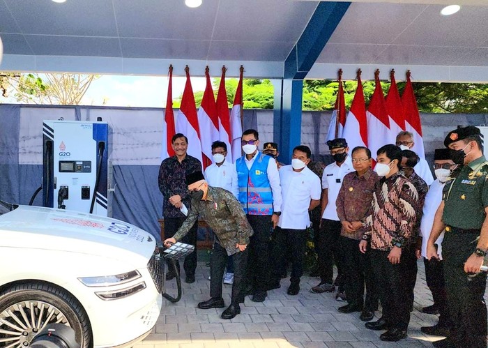 Sambut Puncak Acara Presidensi G20, Wapres Maruf Amin Tinjau Kesiapan SPKLU PLN