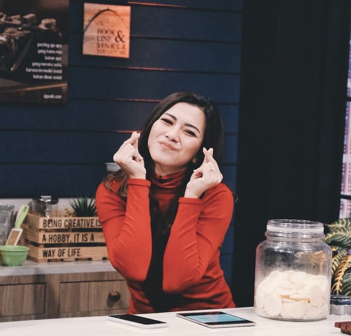 Si Cantik Dita Fakhrana yang Doyan Ngopi di Paris hingga Seoul Si Cantik Dita Fakhrana yang Doyan Ngopi di Paris hingga Seoul