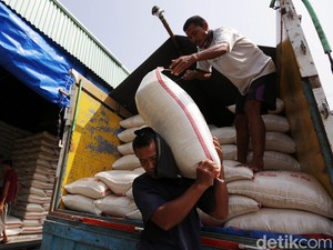 Pedagang Curhat Harga Beras Naik: Ini Terparah, Berbulan-bulan Tak Turun