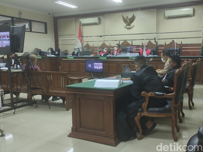 Suasana sidang kasus suap hakim Itong
