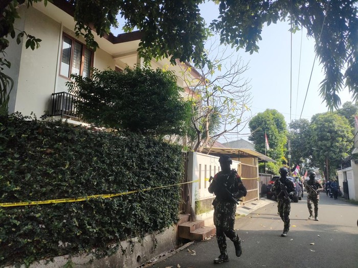 Suasana terkini di depan rumah dinas Ferdy Sambo (Dwi-detikcom)