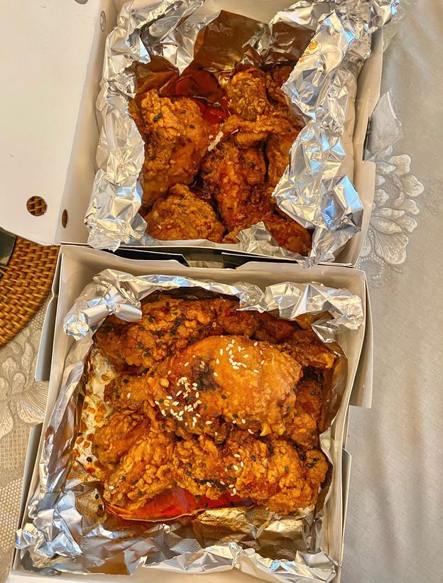 Sudah Gajian? Yuk Makan Ayam Goreng Korea yang Pedas Gurih di Sini