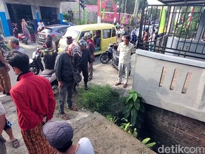 Diduga Korban Tabrakan, Jasad Penjual Bakso Ditemukan di Selokan