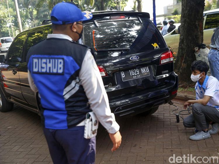 Truk hingga Mobil Pribadi Ikut Uji Emisi Gratis