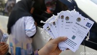 Aturan ini nantinya mewajibkan pemilik kendaraan bermotor melakukan uji emisi. Hasil uji emisi, akan digunakan sebagai dasar dasar pengenaan tarif pajak kendaraan bermotor.