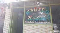 Tidak hanya itu, untuk olahan telur dadar, ia juga coba mengakalinya dengan memperbanyak jumlah daun bawangnya.