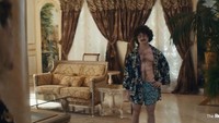 Penampilan epik Daniel Radliffe sebagai Weird Al Yankovic. (Foto: dok. Roku)  