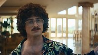 Weird: The Al Yankovic Story berkisah tentang Weird Al Yankovic, sosok penyanyi komedi paling laris sepanjang sejarah. (Foto: dok. Roku)  