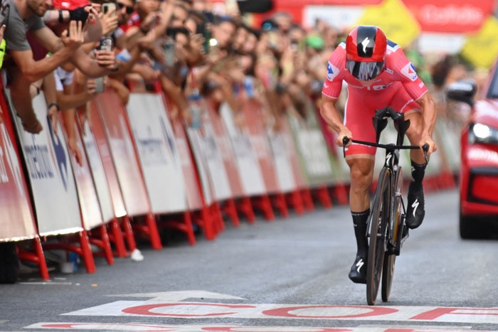 1242820940 Belgian Remco Evenepoel of Quick-Step Alpha Vinyl wearing the red jersey for leader in the overall ranking greets his mother Agna, after stage 10 of the 2022 edition of the 'Vuelta a Espana', Tour of Spain cycling race, a 30,9 km individual time trial from Elche to Alicante, Spain, Tuesday 30 August 2022. BELGA PHOTO DAVID STOCKMAN (Photo by DAVID STOCKMAN / BELGA MAG / Belga via AFP) (Photo by DAVID STOCKMAN/BELGA MAG/AFP via Getty Images)