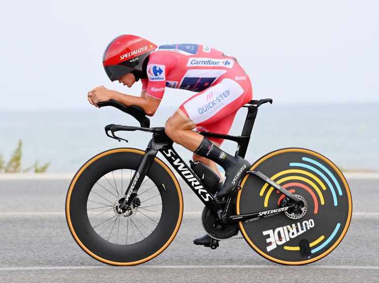 Aksi Evenepoel Ngegas dengan Sepeda TT Menangi Etape 10 Tour of Spain