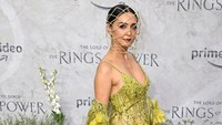 Dalam kesempatan itu, Nazanin Boniadi tampil dengan busana yang memberikan kesan magis. (Foto: Gareth Cattermole/Getty Images/Gareth Cattermole) 