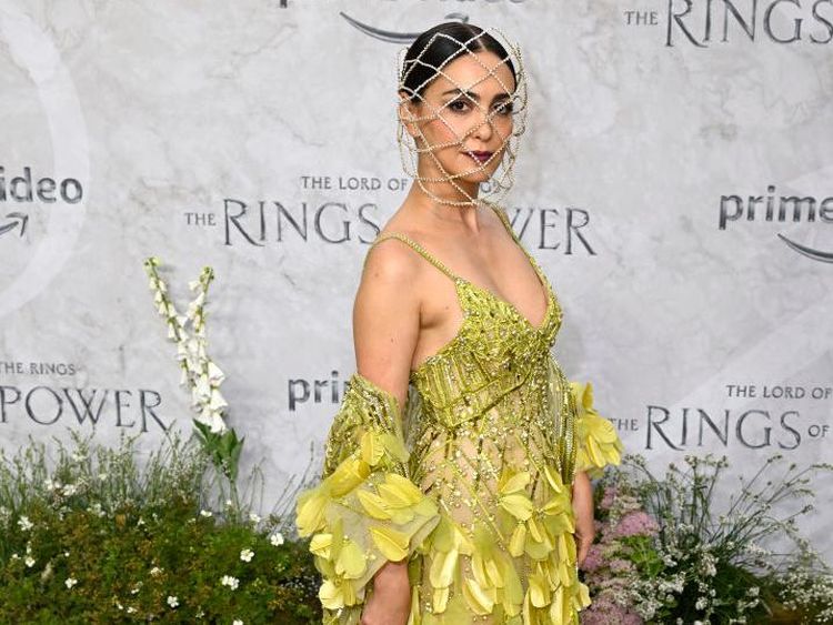 Anggunnya Nazanin Boniadi, Aktris Inggris-Iran Bintang The Rings of Power