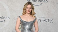 Rambut pirangnya tampak tergerai dan terlihat cerah dipadu gaun bernuansa silver. (Foto: WireImage/Karwai Tang)