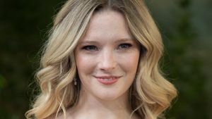 Morfydd Clark yang Memikat!