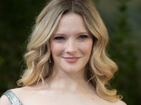 Morfydd Clark yang Memikat!