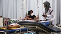 Sebelumnya truk trailer menabrak tiang BTS di Jalan Sultan Agung Km 18, Kota Baru, Bekasi, Jawa Barat, Rabu (31/8) sekitar pukul 10.00 WIB.