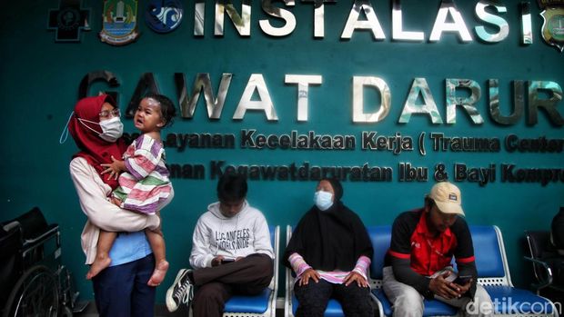 Sebanyak 22 korban luka akibat kecelakaan maut truk tabrak BTS di Bekasi dilarikan ke RS Ananda Bekasi. Begini suasana dan nama-nama korban luka yang dirawat RS Ananda.