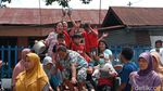 Potret Aksi Emak-emak Pamer Bra Saat Geruduk Kantor PDAM Tirtanadi