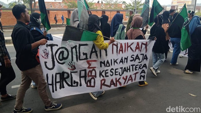 Aksi unjuk rasa HMI Majalengka.