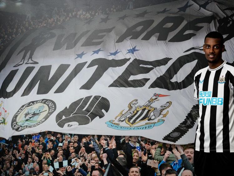 Foto: Alexander Isak, Pemain Baru Newcastle yang Diklaim Tolak MU