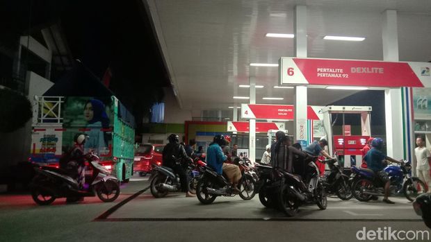 Antrean di SPBU Kudus, Rabu (31/8/2022).