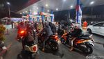 Potret Antrean Warga Cimahi Isi BBM hingga Meluber ke Jalan