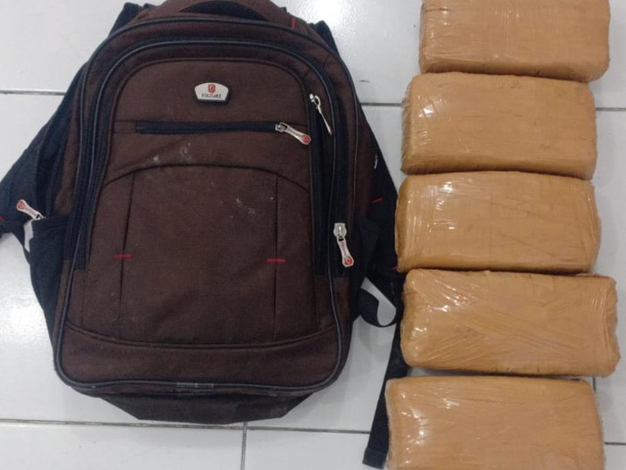 Barang bukti ganja yang dibawa warga Aceh