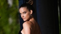 Barbara Palvin yang asli dari Hungaria itu kemudian memulai berjalan di catwalk pada 2010, saat usianya 17 tahun. Foto: Getty Images/Jacopo Raule