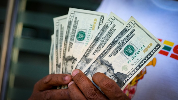 Dibuka Lagi, Transaksi Dolar di Money Changer Wini Tembus US$ 20.000