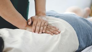 Video: Chiropractic, Bukan Sekadar Bunyi Krek-Krek