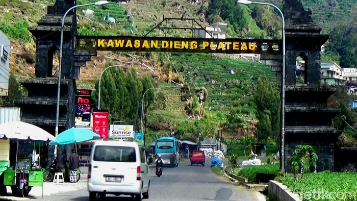 Gerbang menuju dataran tinggi Dieng di Kecamatan Kejajar, Wonosobo
