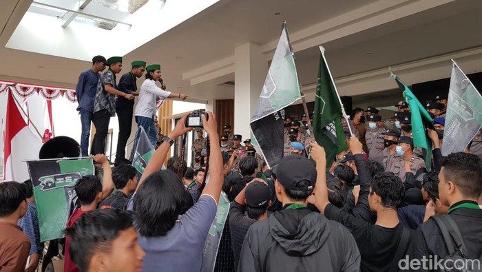 demo tolak bbm di bangkalan